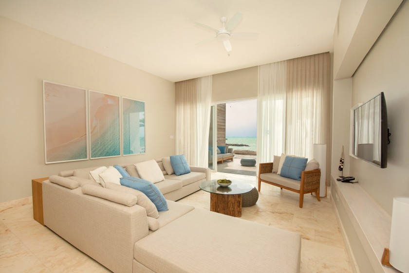Villa LIving Room bluer[1].jpg
