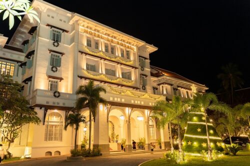 Raffles Celebrates Holiday Season with Exclusive Fine Dining - TRAVELINDEX
